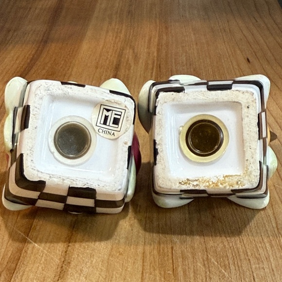 Mary Engelbreit Flowers & Chick ceramic salt and pepper shakers - Picture 2 of 11